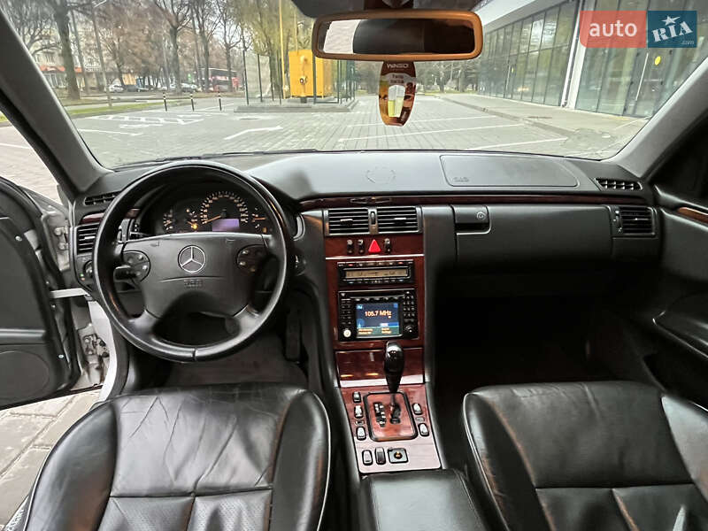 Седан Mercedes-Benz E-Class 2001 в Ровно