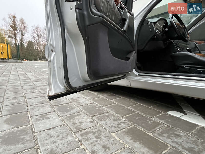 Седан Mercedes-Benz E-Class 2001 в Ровно