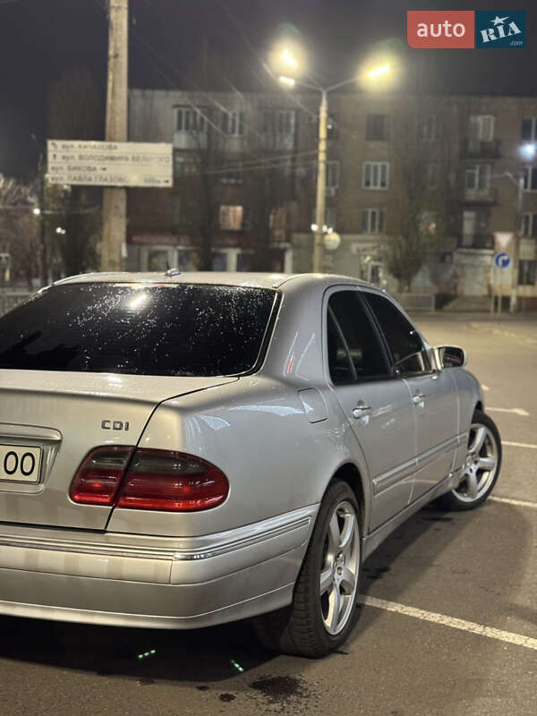Седан Mercedes-Benz E-Class 2001 в Кривому Розі