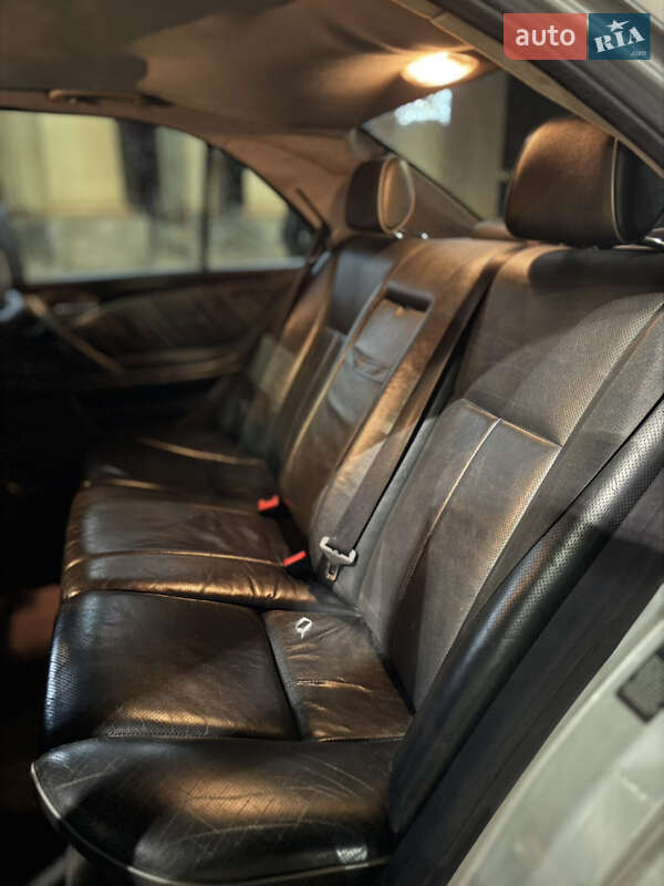 Седан Mercedes-Benz E-Class 2001 в Кривому Розі