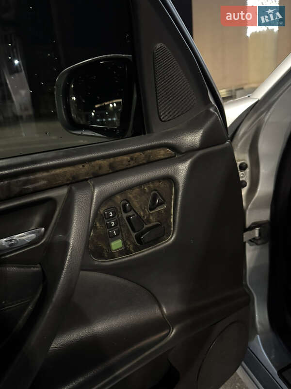 Седан Mercedes-Benz E-Class 2001 в Кривому Розі