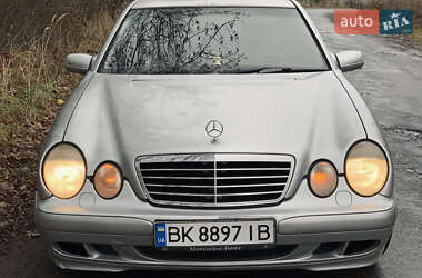Седан Mercedes-Benz E-Class 2000 в Киверцах