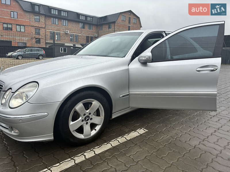 Седан Mercedes-Benz E-Class 2004 в Калуші