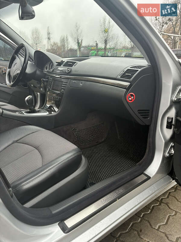 Седан Mercedes-Benz E-Class 2004 в Калуші