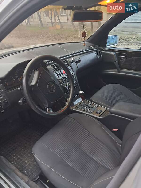 Седан Mercedes-Benz E-Class 1998 в Запоріжжі