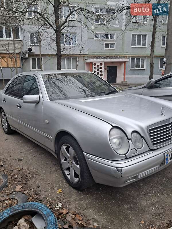 Седан Mercedes-Benz E-Class 1998 в Запоріжжі