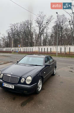Седан Mercedes-Benz E-Class 1999 в Києві