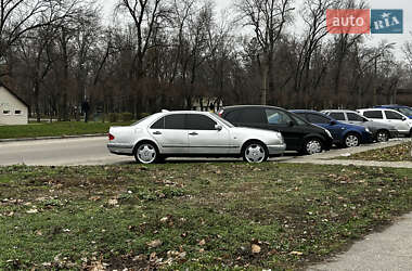 Седан Mercedes-Benz E-Class 1999 в Запоріжжі