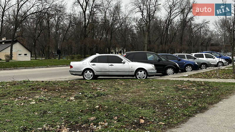 Mercedes-Benz E-Class 1999