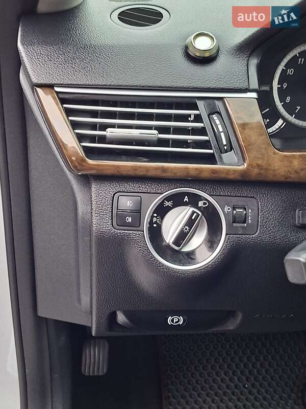 Седан Mercedes-Benz E-Class 2010 в Чернівцях