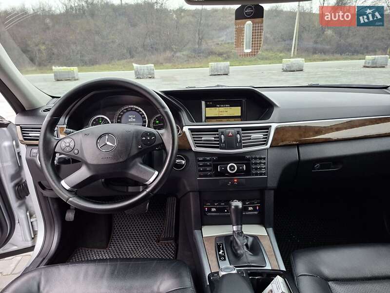Седан Mercedes-Benz E-Class 2010 в Чернівцях