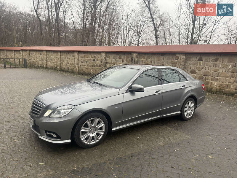 Седан Mercedes-Benz E-Class 2009 в Чернівцях