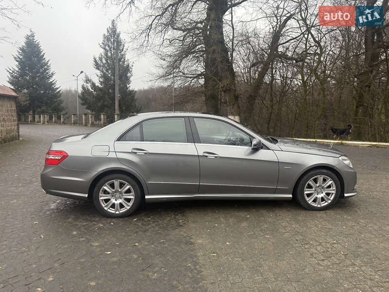 Седан Mercedes-Benz E-Class 2009 в Чернівцях