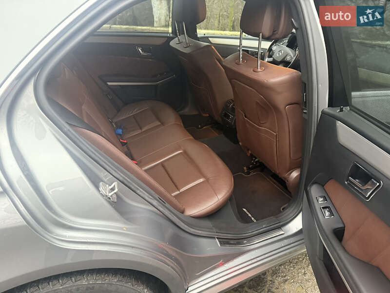 Седан Mercedes-Benz E-Class 2009 в Чернівцях