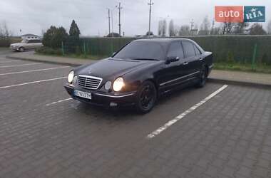 Седан Mercedes-Benz E-Class 2000 в Вараші