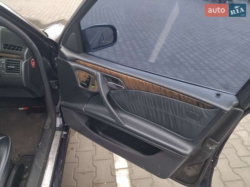 Седан Mercedes-Benz E-Class 2000 в Вараше