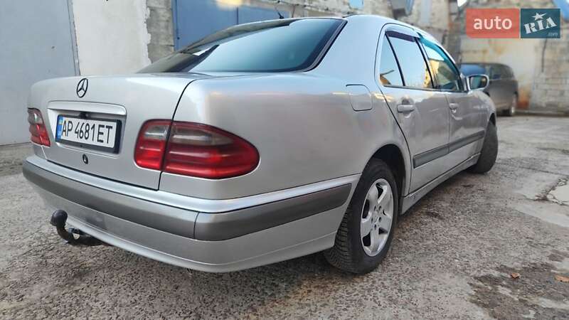 Седан Mercedes-Benz E-Class 2000 в Новояворовске