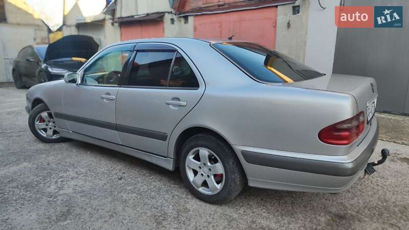 Седан Mercedes-Benz E-Class 2000 в Новояворовске