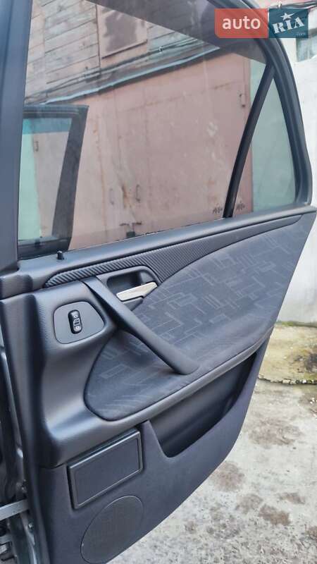 Седан Mercedes-Benz E-Class 2000 в Новояворовске