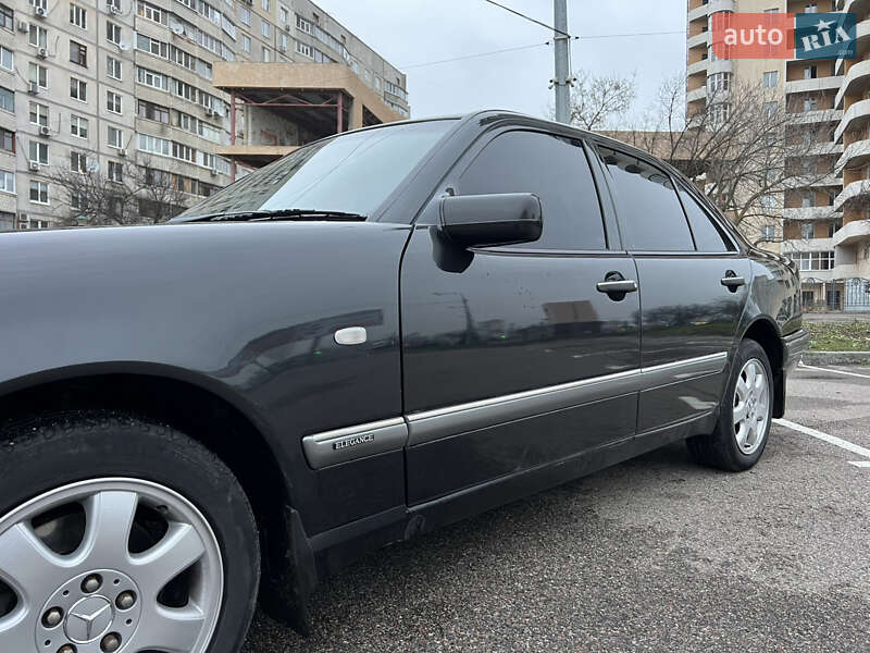 Седан Mercedes-Benz E-Class 1998 в Харькове