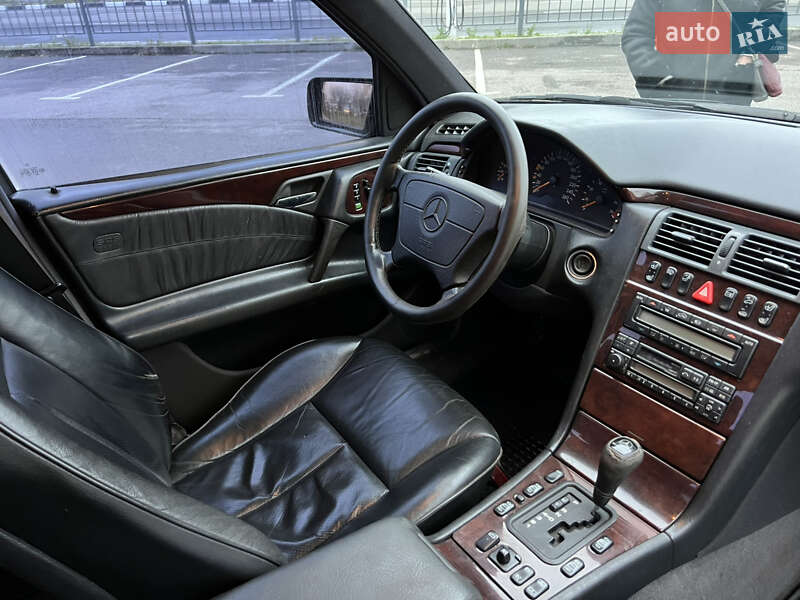 Седан Mercedes-Benz E-Class 1998 в Харькове