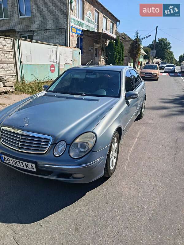 Седан Mercedes-Benz E-Class 2004 в Могилев-Подольске