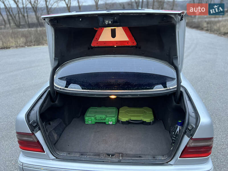 Седан Mercedes-Benz E-Class 2000 в Сокирянах