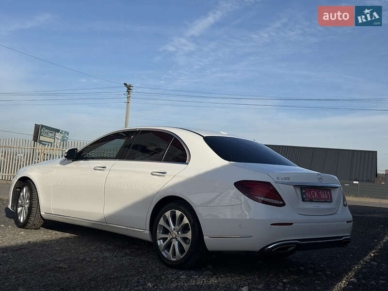 Седан Mercedes-Benz E-Class 2017 в Новояворовске