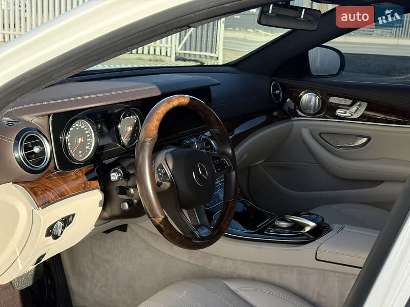 Седан Mercedes-Benz E-Class 2017 в Новояворовске