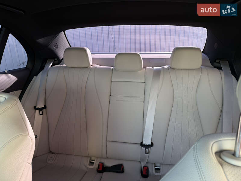 Седан Mercedes-Benz E-Class 2017 в Новояворовске