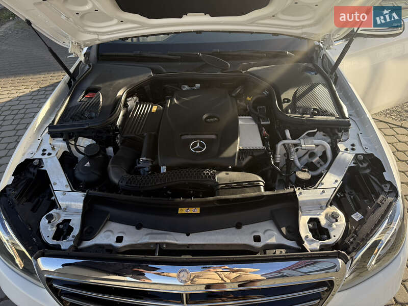 Седан Mercedes-Benz E-Class 2017 в Новояворовске