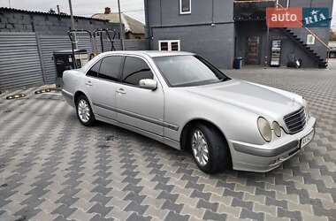 Седан Mercedes-Benz E-Class 2000 в Харькове