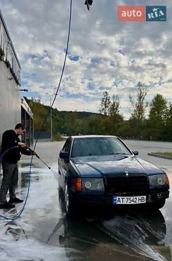 Седан Mercedes-Benz E-Class 1992 в Тустани