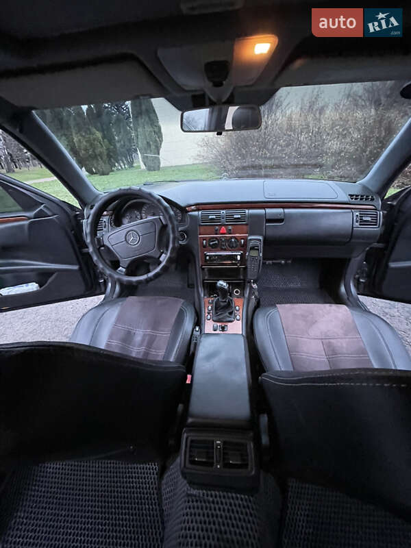Седан Mercedes-Benz E-Class 1999 в Кривом Роге