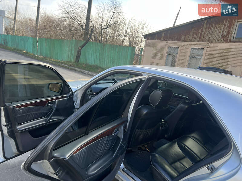 Седан Mercedes-Benz E-Class 2000 в Черновцах