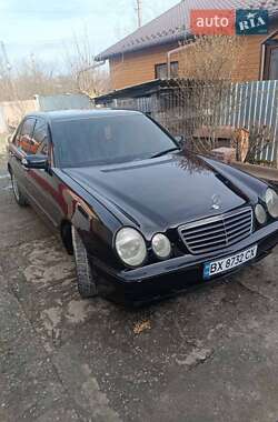 Седан Mercedes-Benz E-Class 2001 в Чемерівцях