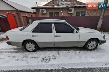 Седан Mercedes-Benz E-Class 1987 в Березане