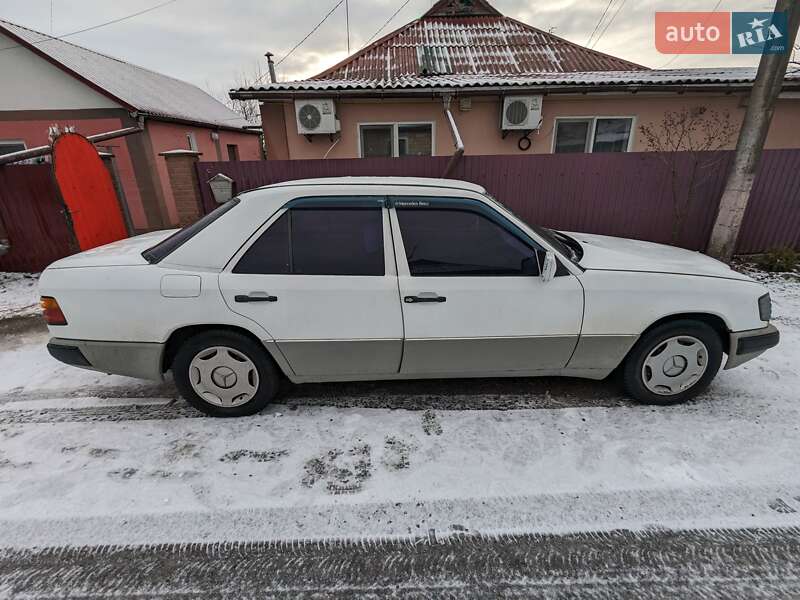 Mercedes-Benz E-Class 1987 Mercedes-Benz E-Class 1987