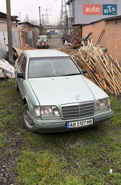 Седан Mercedes-Benz E-Class 1993 в Виннице