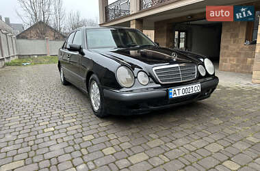Седан Mercedes-Benz E-Class 2001 в Черновцах