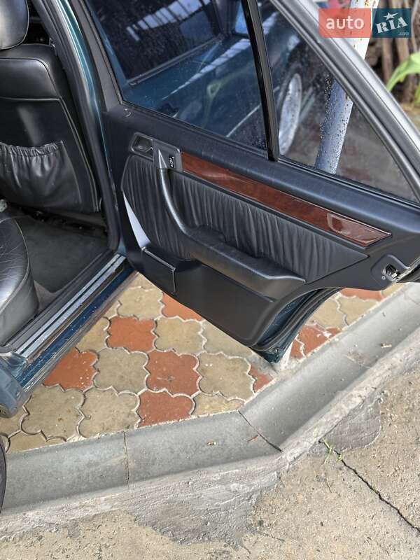 Седан Mercedes-Benz E-Class 1994 в Кам'янському