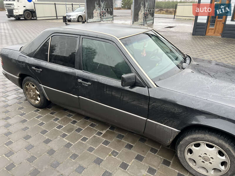 Седан Mercedes-Benz E-Class 1994 в Ровно