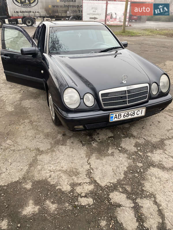 Седан Mercedes-Benz E-Class 1996 в Тростянці