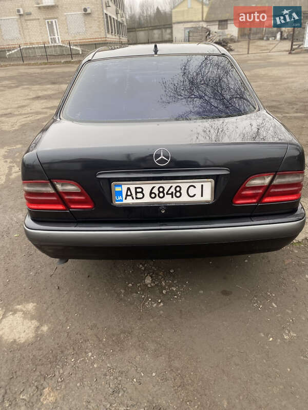 Седан Mercedes-Benz E-Class 1996 в Тростянці