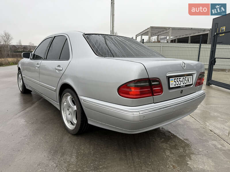 Седан Mercedes-Benz E-Class 2001 в Києві