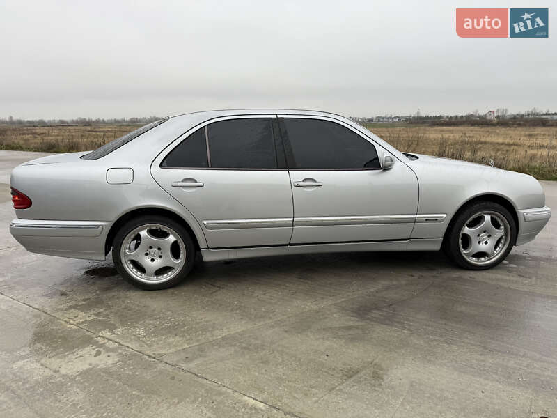 Седан Mercedes-Benz E-Class 2001 в Києві