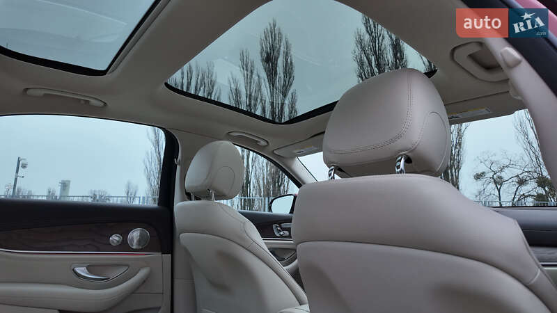 Седан Mercedes-Benz E-Class 2016 в Києві