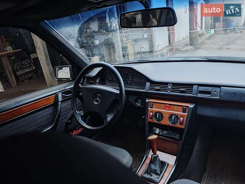 Седан Mercedes-Benz E-Class 1992 в Бердичеві