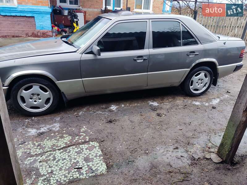 Седан Mercedes-Benz E-Class 1992 в Бердичеві
