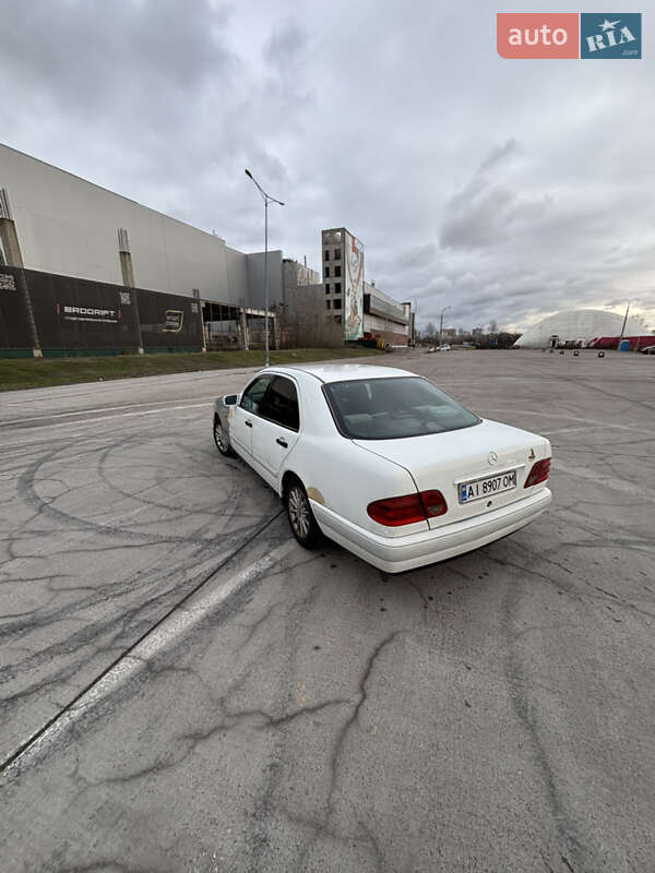 Седан Mercedes-Benz E-Class 1998 в Києві